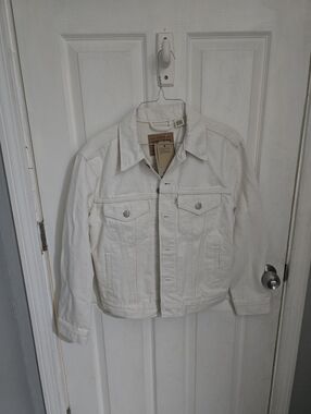 Levi's Womens NWT Ex-Boyfriend Trucker Jacket White Size Small